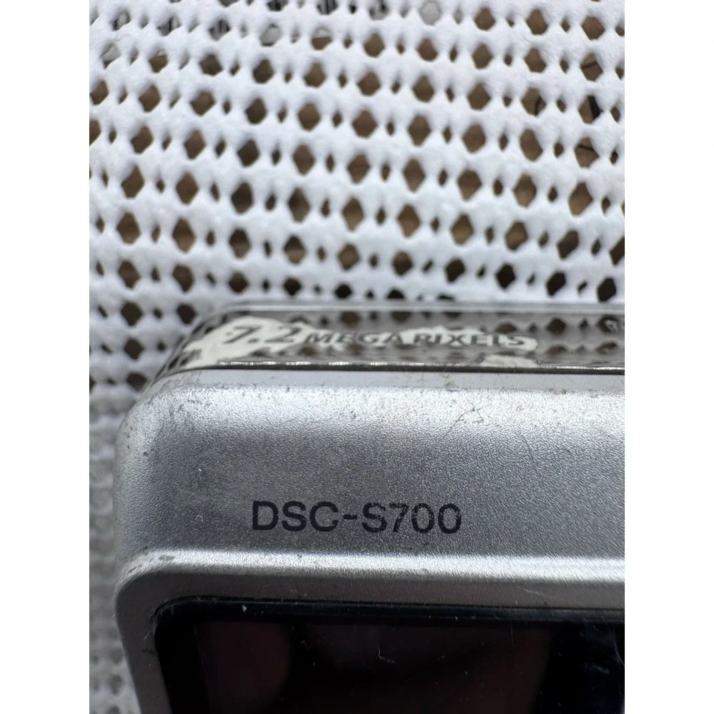Sony Cyber-shot DSC-S700 7.2MP Digital Camera - Silver *NO POWER* For Parts